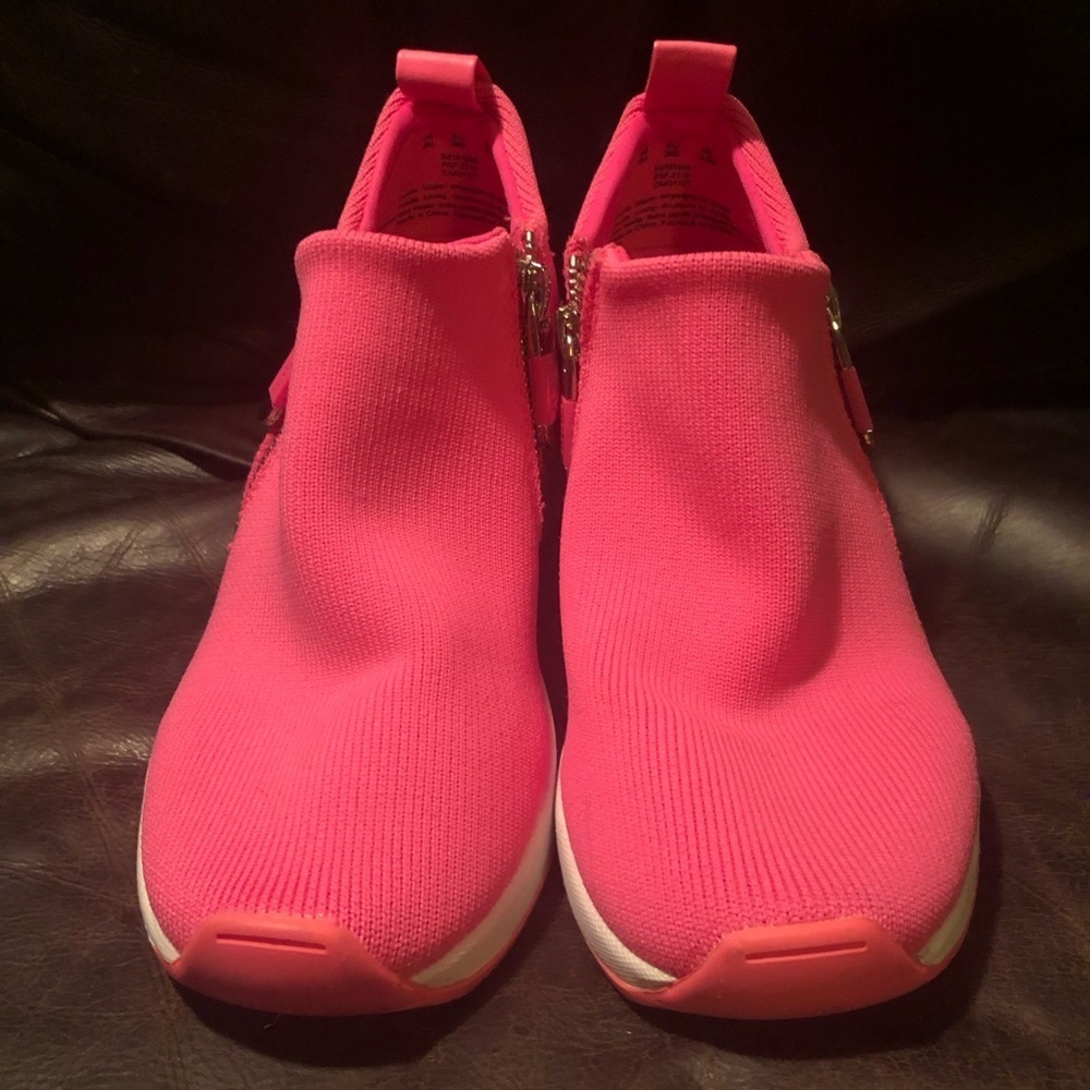 DKNY Hot Pink Wedge Sneakers, Women's Size 6 Light tread wear Zippered - Picture 4 of 7